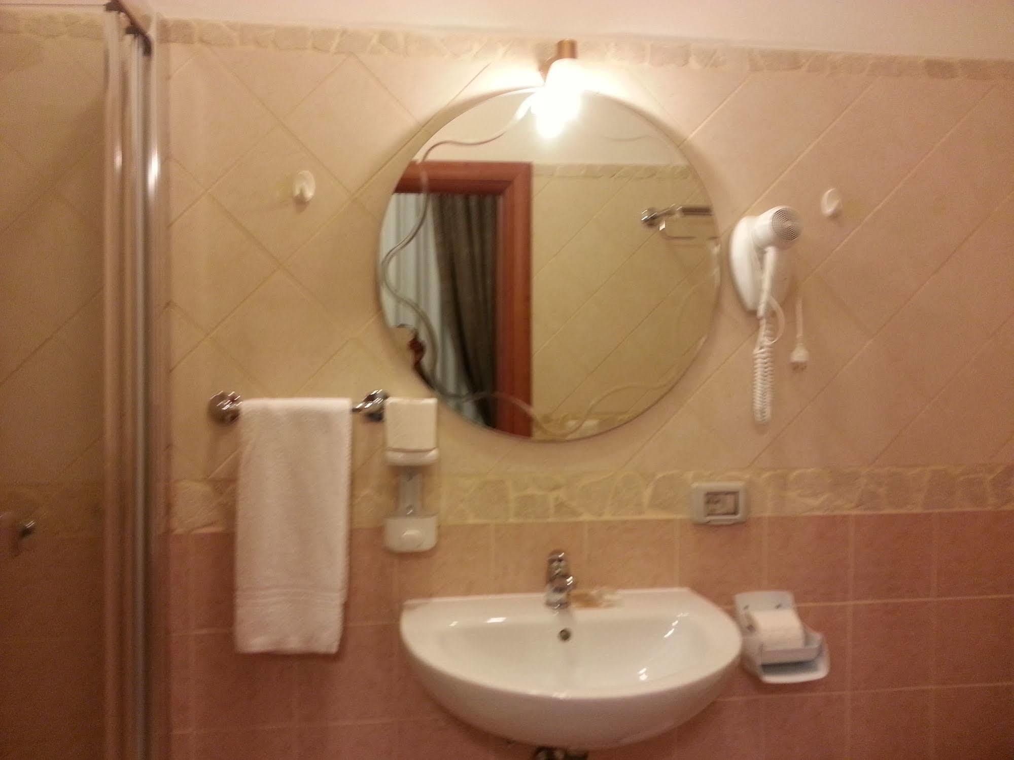 Alex Ii Hotel *