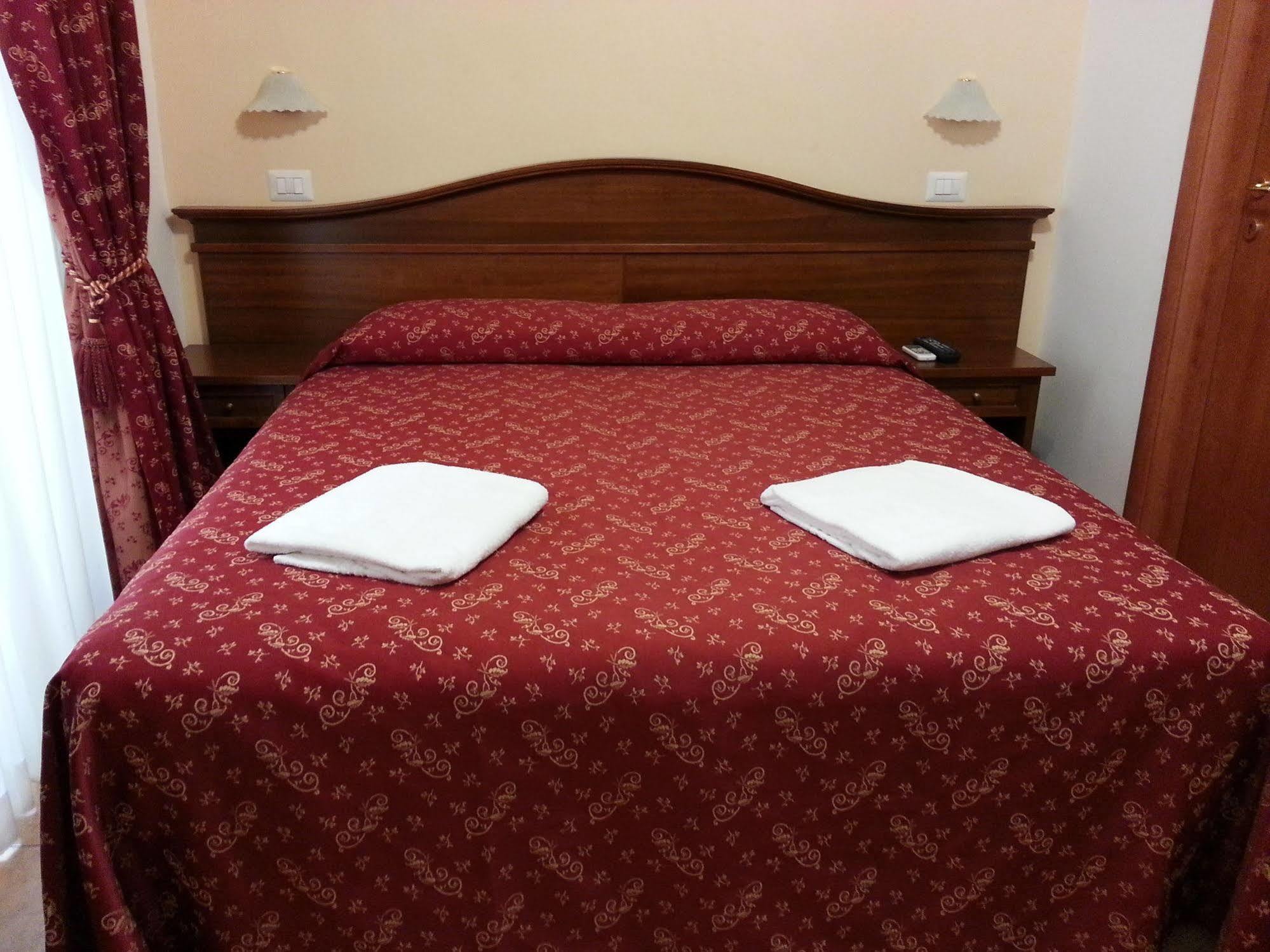 Alex Ii Hotel *